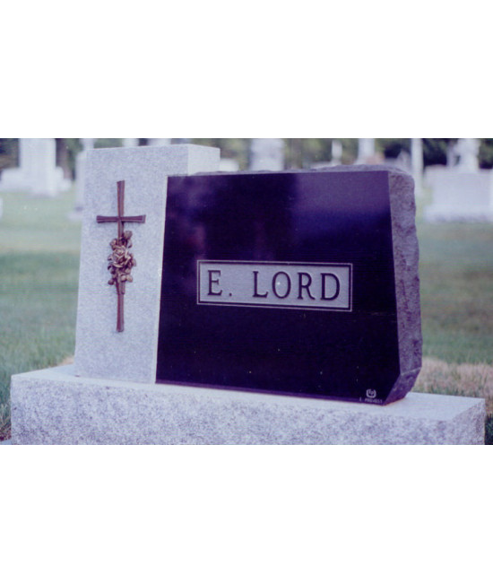 Les roses crucifiées Les roses crucifiées