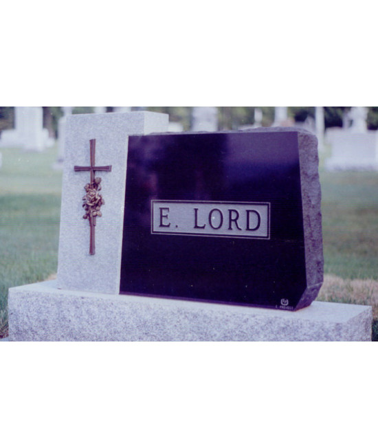 Les roses crucifiées Les roses crucifiées